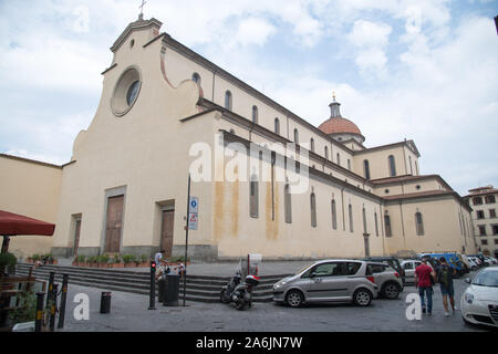 Renaissance Basilica di Santo Spirito (Basilika des Heiligen Geistes) in XV gebaut von Filippo Brunelleschi im historischen Zentrum von Florenz entwickelt aufgeführt Stockfoto