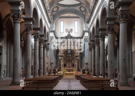 Renaissance Basilica di Santo Spirito (Basilika des Heiligen Geistes) in XV gebaut von Filippo Brunelleschi im historischen Zentrum von Florenz entwickelt aufgeführt Stockfoto