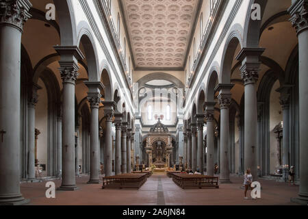 Renaissance Basilica di Santo Spirito (Basilika des Heiligen Geistes) in XV gebaut von Filippo Brunelleschi im historischen Zentrum von Florenz entwickelt aufgeführt Stockfoto