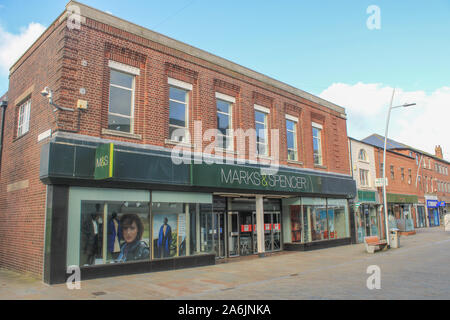 UK, Barrow-In-Furness, High Street, Dalton Road, Marks & Spencer, Store, Cumbria, Großbritannien, Marks & Spencer, Cumbria Stadt, im Norden der Stadt. Stockfoto