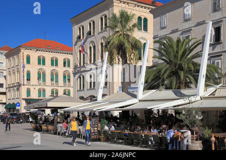 Kroatien, Split, Riva, Strandpromenade, Cafe, Menschen, Stockfoto