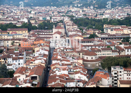 Renaissance Rotonda del Brunelleschi (Runde von Brunelleschi) und Renaissance Basilica della Santissima Annunziata (Basilika der Heiligen Annunciat Stockfoto