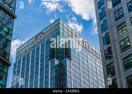 Eine typische Ansicht in Canary Wharf in London. Stockfoto