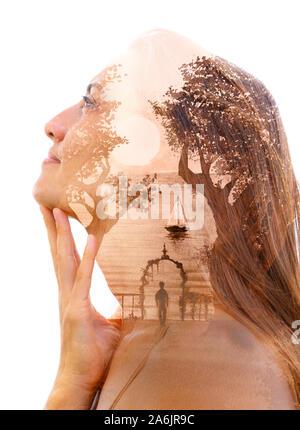 Paintography. Double Exposure Profil Portrait kombiniert mit der Hand gezeichnet Tuschemalerei von einer einzigen Person, eine Brücke und ein Segelboot im Wasser Stockfoto