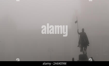 Prag, 27. Oktober - 2019. Nebel deckt das Nationalmuseum am Wenzelsplatz, Prag Stockfoto