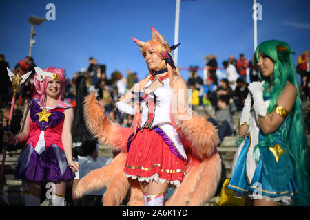 Cosplayer, während der dritte Tag der MCM Comic Con im ExCel London im Osten von London. Stockfoto