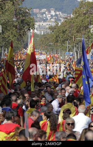 Barcelona, Spanien. 27 Okt, 2019. Barcelona, Katalonien, Spanien, 27.10.2019.-' für Concord, für Katalonien: Genug!' Demonstration der Katalanischen Zivilgesellschaft einberufen und drei der wichtigsten politischen Parteien (Volkspartei, Bürger, und katalanischen Sozialistischen Partei) schloss sich der "Prozess" der Unabhängigkeit Kataloniens. Credit: Juan Carlos Rojas/Picture Alliance | Verwendung weltweit/dpa/Alamy leben Nachrichten Stockfoto