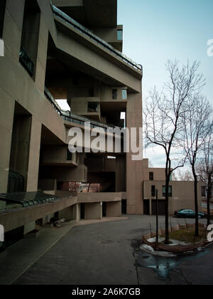 Montreal, Quebec/Kanada - 31. Mai 2013: Square Condominum Asysmetric architektonischen Komplex/Gebäude, das ist wirklich einzigartig in Montreal, Quebec/Kanada Stockfoto