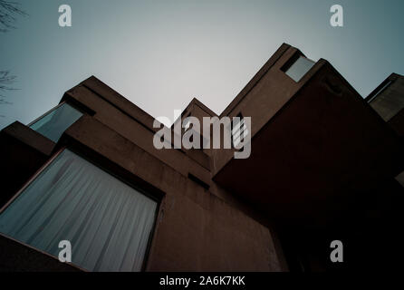 Montreal, Quebec/Kanada - 31. Mai 2013: Square Condominum Asysmetric architektonischen Komplex/Gebäude, das ist wirklich einzigartig in Montreal, Quebec/Kanada Stockfoto