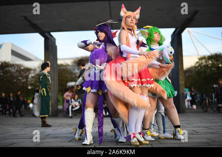 Manga Cosplayer, während der dritte Tag der MCM Comic Con im ExCel London im Osten von London. Stockfoto