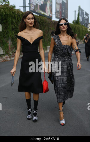 Giorgia Tordini und Gilda Ambrosio besuchen die Show während der Mailänder Modewoche, 18.2019 Stockfoto