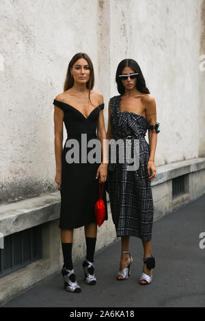 Giorgia Tordini und Gilda Ambrosio besuchen die Show während der Mailänder Modewoche, 18.2019 Stockfoto