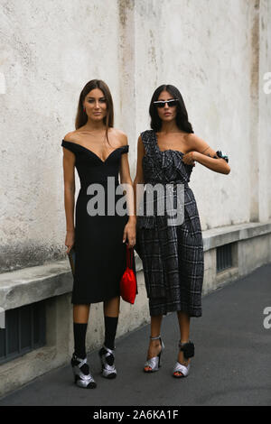 Giorgia Tordini und Gilda Ambrosio besuchen die Show während der Mailänder Modewoche, 18.2019 Stockfoto