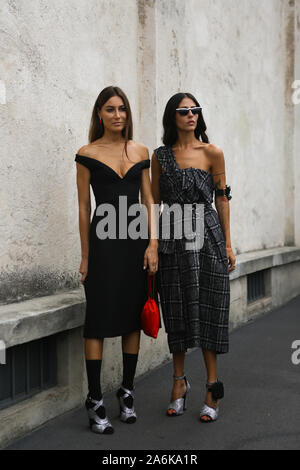 Giorgia Tordini und Gilda Ambrosio besuchen die Show während der Mailänder Modewoche, 18.2019 Stockfoto