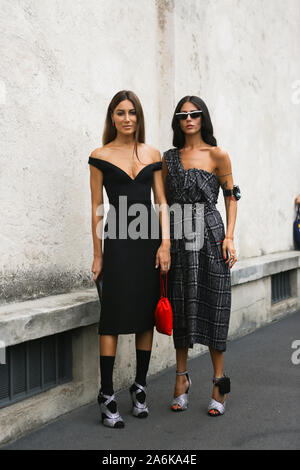 Giorgia Tordini und Gilda Ambrosio besuchen die Show während der Mailänder Modewoche, 18.2019 Stockfoto