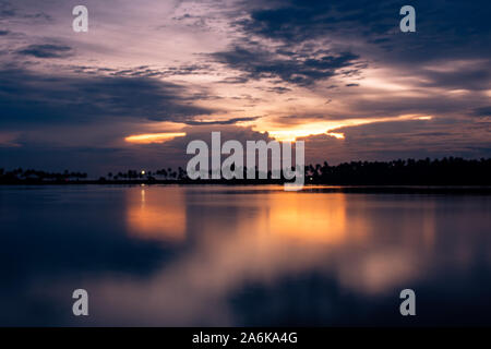 Sonnenuntergang am Edava backwaters in Kerala Stockfoto