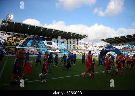 Brügge, Belgien - 27. Oktober: Illustration Bild zeigt eine tifo in der Jan Breydel Stadion während der Jupiler Pro League Spieltag 12 zwischen Club Brügge und Standard Lüttich am 27. Oktober 2019 in Brügge, Belgien. (Foto von Vincent Van Doornick/Isosport Credit: Pro Schüsse/Alamy leben Nachrichten Stockfoto