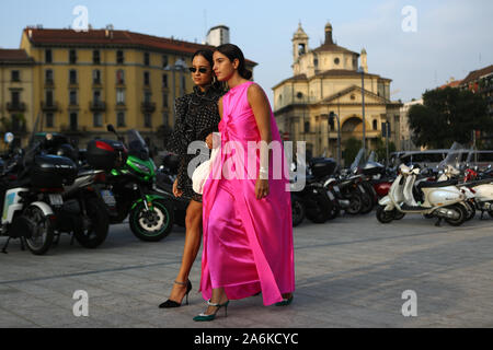 Bettina Looney und Anna Rosa Vitiello besuchen die Show während der Mailänder Modewoche 18.2019 Stockfoto