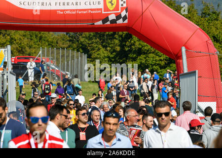 Scarperia E San Piero, Italien. 27 Okt, 2019. Pubblico ferrariduring Ferrari Challenge World Finals - Mugello 2019, Ferrari Challenge Cup in Scarperia e San Piero, Italien, 27. Oktober 2019 - LPS/Alessio Marini Credit: Alessio Marini/LPS/ZUMA Draht/Alamy leben Nachrichten Stockfoto