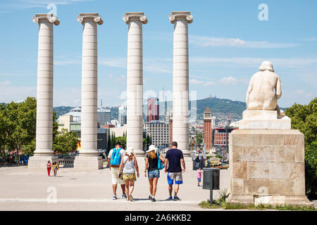 Barcelona Spanien,Katalonien Montjuic,Les Quatre Columnes,vier Säulen,Denkmal,katalanisches Unabhängigkeitssymbol,Repliken,von Josep Puig i Cadafalch,Stadt Skyli Stockfoto