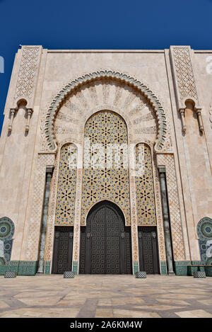 Gebet Eingangsbereich das zweitgrößte Gebäude der Welt nach der Moschee in Mekka, Hassan-II.-Moschee, Casablanca, Marokko, Afrika. Stockfoto