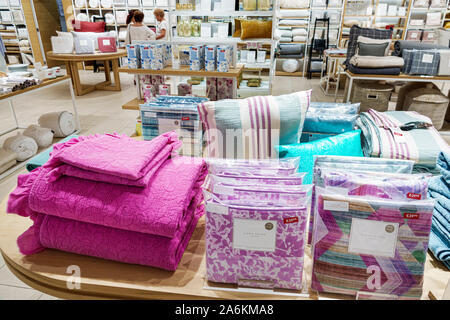 Barcelona Spanien, Katalonien Poblenou, Avinguda Diagonal Avenue, Einkaufszentrum Glories, Geschäft, Zara Home, Inditex Group, Heimtextilien, Bettwäsche, Quilts, sh Stockfoto