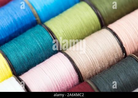 Bunte Unterfaden hobby Handarbeiten - Hintergrund Stockfoto