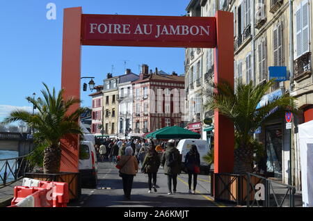 Jährliche ham Fair in der Stadt Baiona/Bayonne im Baskenland, Frankreich. Stockfoto