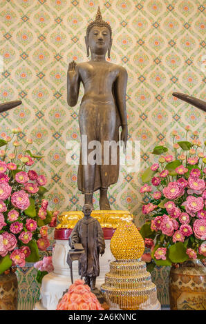 BANGKOK, THAILAND - 22 Dezember, 2018: Die schöne Statue des Buddha im Tempel Wat Traimit, Chinatown, Bangkok. Stockfoto