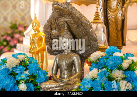 BANGKOK, THAILAND - 22 Dezember, 2018: Die schöne Statue des Buddha im Tempel Wat Traimit, Chinatown, Bangkok. Stockfoto
