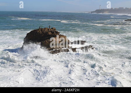 Gesehen auf dem Meer vom Ufer der Stadt Biarritz, im Baskenland in Frankreich. Stockfoto