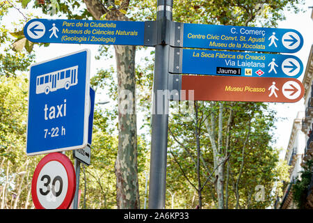 Barcelona Spanien, Katalonien Catalunya, El Born, historisches Viertel, Ciutat Vella, Wegweiser für Verkehrsstraßen, Taxistand, Spanish Europe EU, Besucher reisen Stockfoto