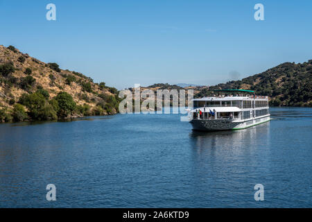 Bracanca, Portugal - 14. August 2019: EIN MS Gil Eanes River Cruise Boot Touren des Douro in Portugal Stockfoto