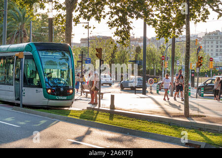 Barcelona Spanien, Katalonien Poblenou, Avinguda Diagonal, Fußgängerzone, Straßenbahn, ES19082332 Stockfoto