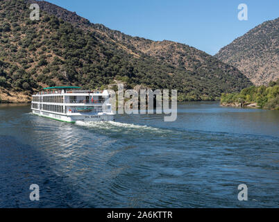 Bracanca, Portugal - 14. August 2019: EIN MS Gil Eanes River Cruise Boot Touren des Douro in Portugal Stockfoto