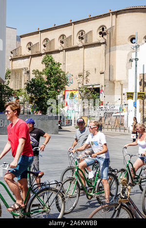 Barcelona Spanien, Katalonien Catalunya, Ciutat Vella, El Raval, Plaza Placa dels Angels, Museum für zeitgenössische Kunst MACBA, Mann Männer Erwachsene Erwachsene, Jungen Jungen Stockfoto