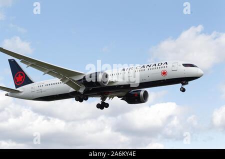 Quebec, Kanada. Eine Air Canada Boeing 787-9 Dreamliner Ankunft in Montréal - Pierre Elliott Trudeau International Airport Stockfoto