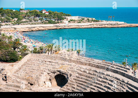 Tarragona Spanien Hispanic Katalonien Mittelmeer, Balkon, Aussichtspunkt, Aussichtspunkt, Platja del Miracle, Sonnenanbeter am Strand, Amphiteatre Römisches Amphiteat Stockfoto