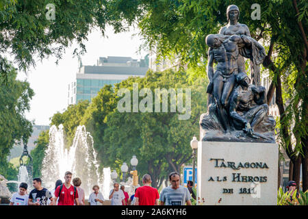 Tarragona Spanien Hispanic Katalonien Rambla Nova,Fußgänger-Promenade,von Bäumen gesäumter Park,Monument als herois de 1811,Helden-Denkmal,Fussgänger Stockfoto