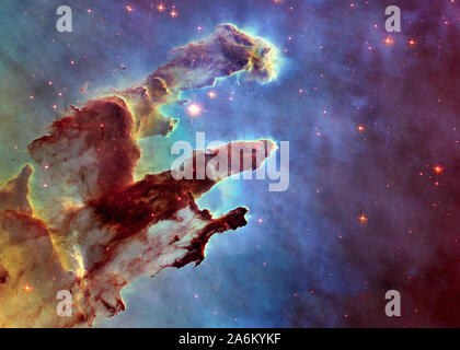 Irgendwo in den Tiefen des Weltraums. Säulen der Kreationen und Raum Staub. Science Fiction wallpaper. Elemente dieses Bild wurde von der NASA eingerichtet. Stockfoto