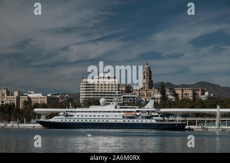 Sea Dream Yacht Club - Sea Dream II. Hafen von Málaga, Andalusien, Spanien. Stockfoto