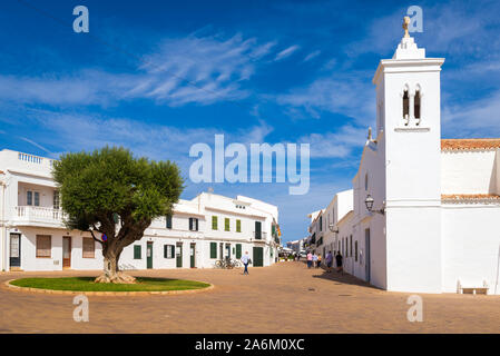 Menorca, Spanien - 12. Oktober 2019: Architektur der schönen Fornells Dorf im Norden von Menorca Stockfoto