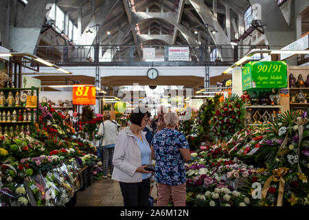 Wroclaw, Polen - Oktober 25, 2019: Die Menschen auf dem Markt in Wroclaw, Polen. Stockfoto