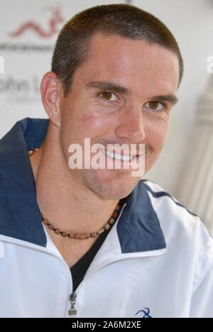 Kevin Pietersen, Kricketschläger Unterzeichnung, John Lewis, Oxford Street, London. Großbritannien Stockfoto