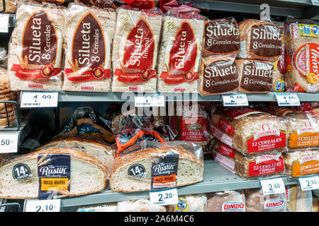 Valencia Spanien Hispanic, Ciutat Vella, Altstadt, historisches Zentrum, Carrefour Express, Supermarkt, Lebensmittel, verpacktes Brot, Brote, Display Stockfoto