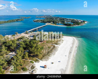 Luftaufnahme der Brücke zwischen Anna Maria Island und Longboat Key, Sperre Insel auf der Florida Gulf Coast. Manatee County. USA Stockfoto