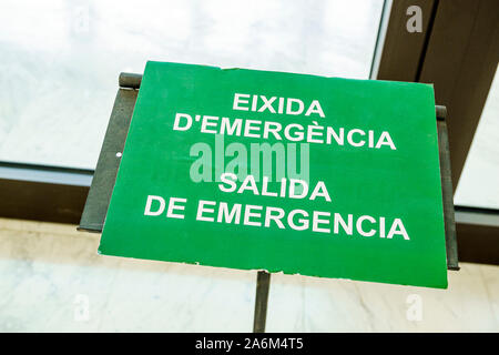 Valencia Spanien Hispanic, Trinitat, Museu de Belles Arts, Museo de Bellas Artes, Kunstmuseum, innen, Schild, Notausgang, zweisprachig, Katalanisch, ES190829047 Stockfoto