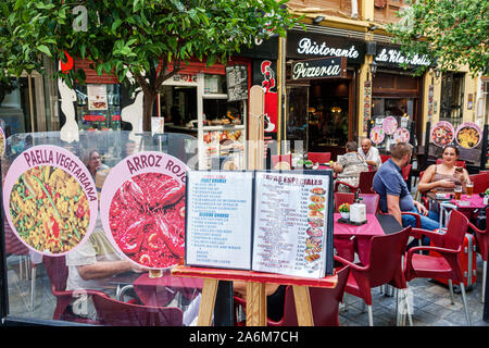 Valencia Spanien, Ciutat Vella, Altstadt, historisches Viertel, Carrer d'en Llop, Asador Flamenco, Pizzeria la Vita e Bella, Restaurant, Speisen im Freien, Paella, t Stockfoto