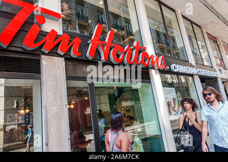 Valencia Spanien, Ciutat Vella, Altstadt, historisches Viertel, Carrer de Sant Vicent Martir, Tim Hortons, kanadisches Kaffeehaus, Vordereingang außen, man, woma Stockfoto