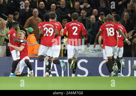 Norwich, UK. 26 Okt, 2019. Manchester United feiern, nachdem Scott McTominay (2 L) ihr erstes Tor in der Premier League Match zwischen Norwich City und Manchester United an der Carrow Road am 27. Oktober 2019 in Norwich, England zählte. (Foto von Matt Bradshaw/phcimages.com) Credit: PHC Images/Alamy leben Nachrichten Stockfoto